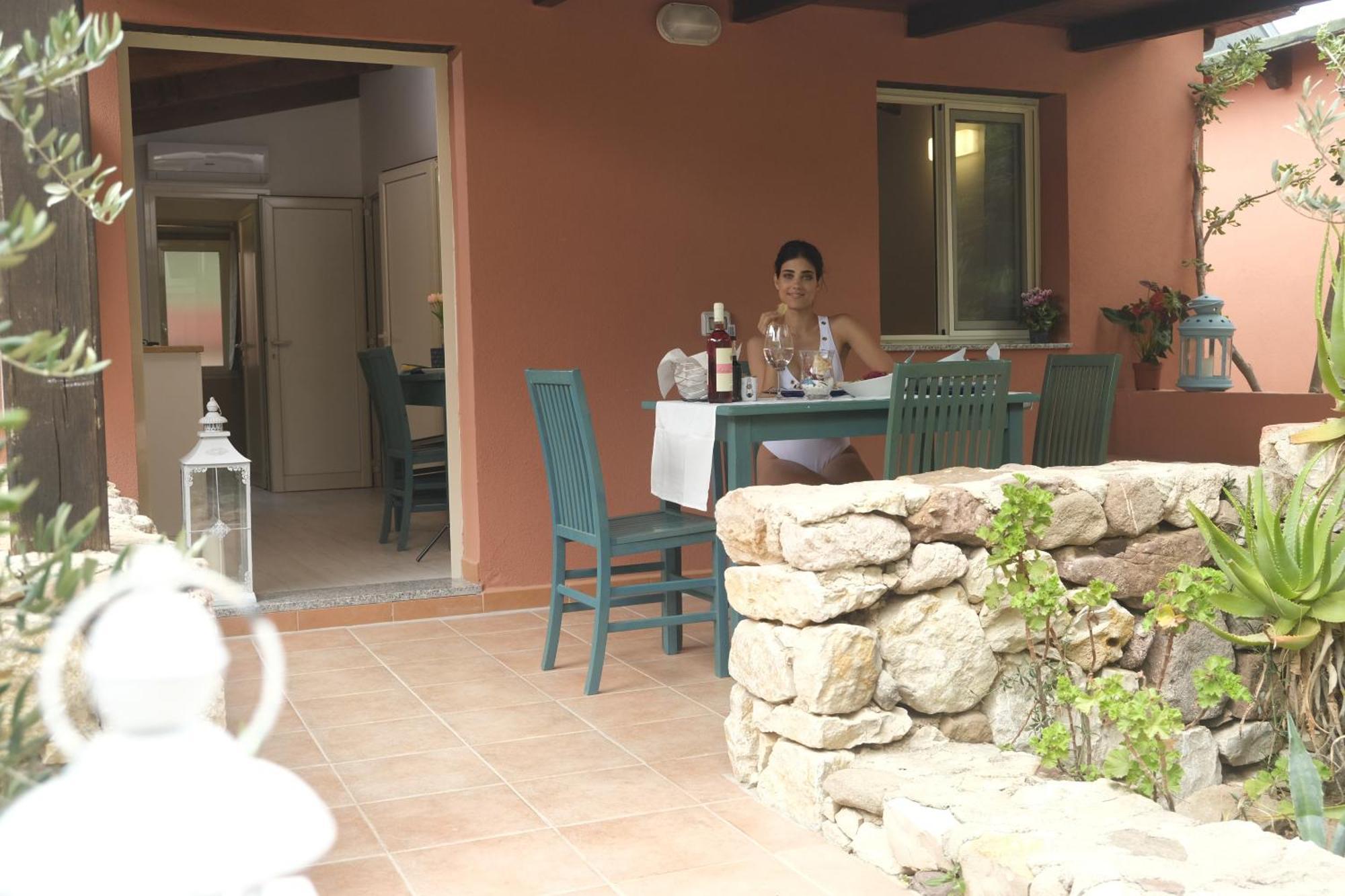 Villaggio Camping Torre Del Porticciolo ポルト・コンテ 部屋 写真